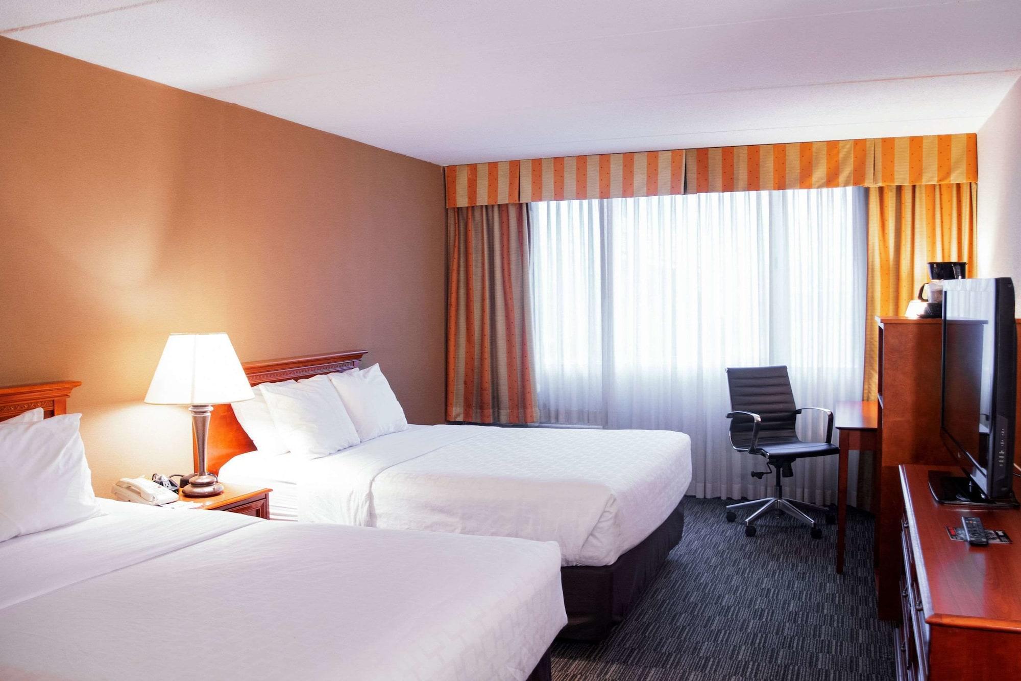 Clarion Hotel & Convention Center Joliet Exteriör bild
